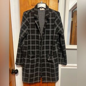 Lightweight women’s plaid coat